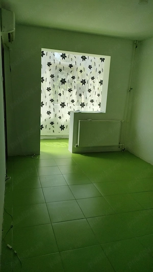 Închiriez apartament nemobilat 