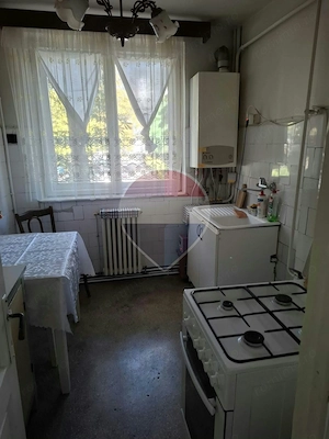 Apartament cu 3 camere de vânzare în zona Est