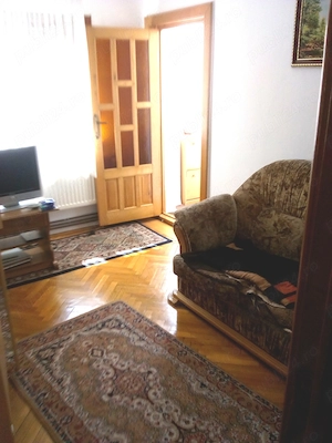 Un apartament făcut pentru familie. 4 camere, central, decomanda, etaj 2 - imagine 5