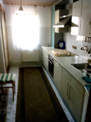 Un apartament făcut pentru familie. 4 camere, central, decomanda, etaj 2 - imagine 8