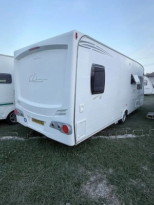 Vând rulota lunar 2008 .5 pers .pat matrimonial .pret 5790euro.