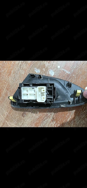 Buton geam dreapta Toyota Aygo 2017 - imagine 2