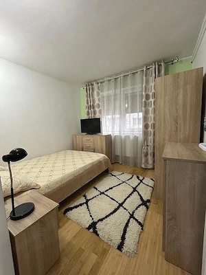 Apartament format din 3 camere, cu centrala proprie - imagine 3