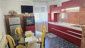 Vand apartament 2 camere decomandat in Deva, zona Balcescu (intersectie cu 22 Decembrie),