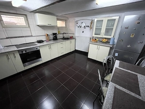 Casa cu doua apartamente si curte zona Turnisor - imagine 10