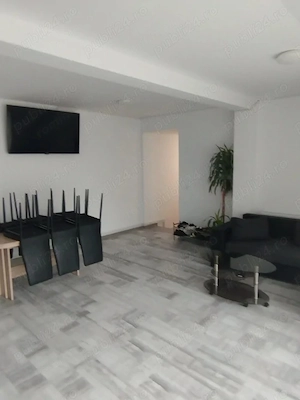 Casa cu doua apartamente si curte zona Turnisor - imagine 12