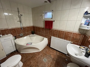 Casa cu doua apartamente si curte zona Turnisor - imagine 9
