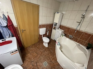 Casa cu doua apartamente si curte zona Turnisor - imagine 8