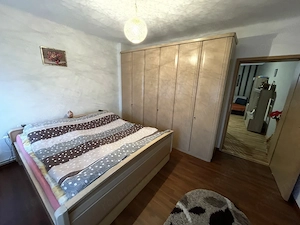 Casa cu doua apartamente si curte zona Turnisor - imagine 4