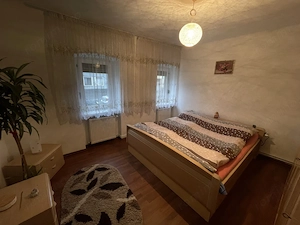 Casa cu doua apartamente si curte zona Turnisor - imagine 5