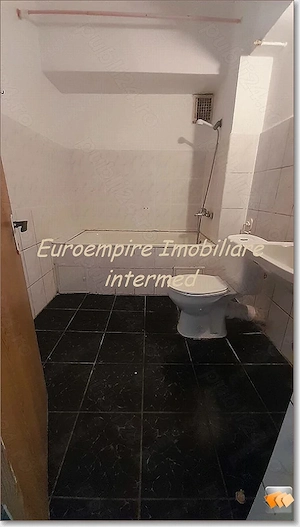 Apartament 4 camere decomandate zona Poarta 6 - imagine 9
