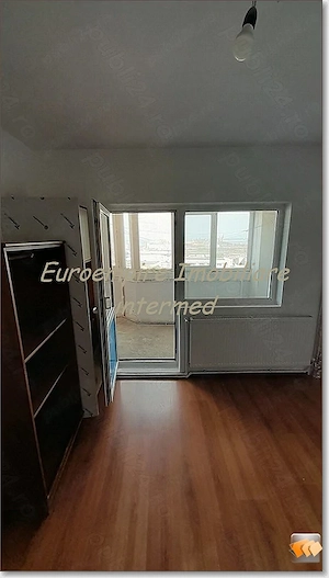 Apartament 4 camere decomandate zona Poarta 6 - imagine 4