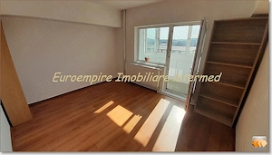Apartament 4 camere decomandate zona Poarta 6 - imagine 5