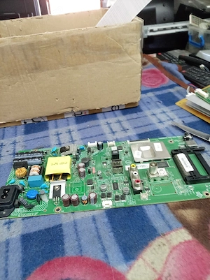 715G9040-COA 002-004Y Din tv spart. 