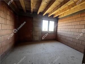 Casa moderna cu 4 camere 3 bai si teren propriu de 350 mp in Sura Mica - imagine 16