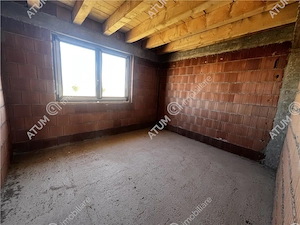 Casa moderna cu 4 camere 3 bai si teren propriu de 350 mp in Sura Mica - imagine 13