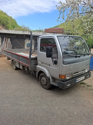 Camioneta  NISSAN 3,5  - imagine 2
