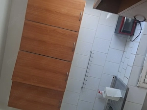 Închiriez garsoniera 210 +210 garanție lângă AEM calea Buziasului la etajul 3 5. - imagine 9