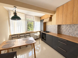 Apartament 5 camere cu boxa si garaj pe 2 nivele, tip penthouse 