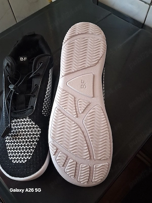 Vînd pantofi tip barefoot