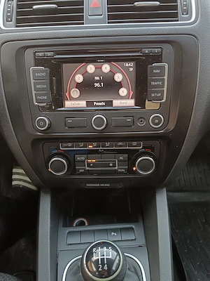Volskwagen Jetta 1.6- 2011 - imagine 5