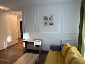 Apartament de 2 camere, decomandat, zona Europa - imagine 2