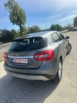 Mercedes-Benz GLA 180 d - imagine 3
