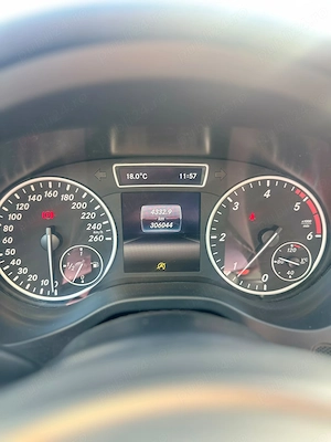 Mercedes-Benz GLA 180 d - imagine 8