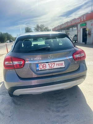 Mercedes-Benz GLA 180 d - imagine 10