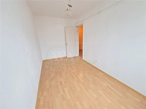 Apartament 3 camere semidecomandat, zona Milcov - imagine 9