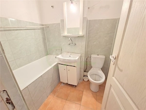 Apartament 3 camere semidecomandat, zona Milcov - imagine 5