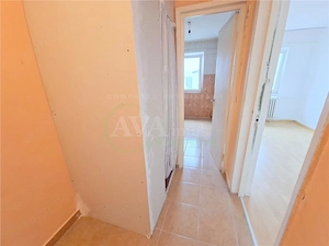 Apartament 3 camere semidecomandat, zona Milcov - imagine 13
