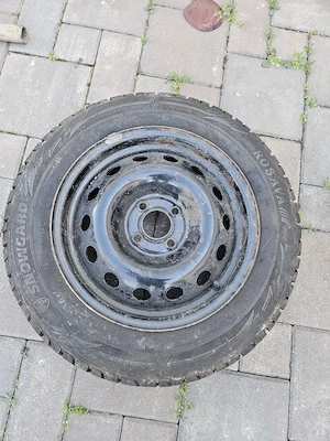 vand jenti auto cu caciucuri iarna - imagine 3