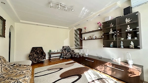Apartament de vanzare cu 3 camere, decomandat, zona Soarelui - imagine 2