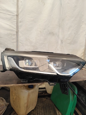 vand far dreapta renault koleos
