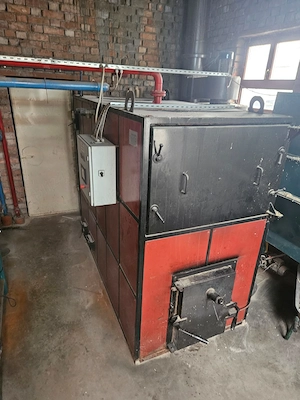 Cazan cu alimentare automată și siloz