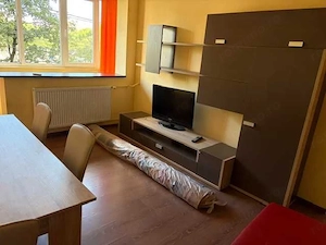 Închiriez apartament 3 camere et 1, decomandat
