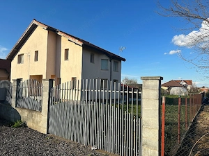 Vila individuală, cartiere rezidential de case noi. - imagine 2