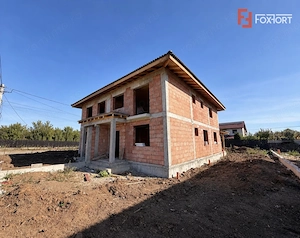Duplex cu 5 camere, teren 360 mp cu toate utilitatile - Sanandrei