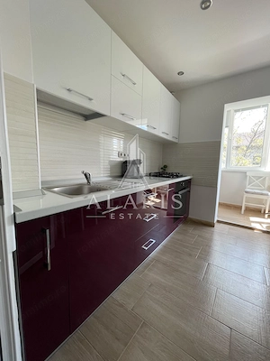 Apartament 2 camere, decomandat, zona Lipovei - imagine 3