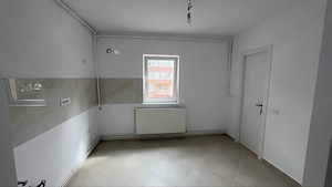 Vand apartament 2 camere tractorul - imagine 3