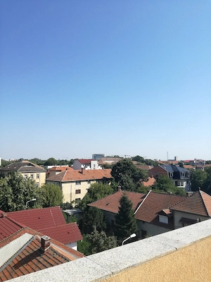 De închiriat apartament 3 camere ultimul nivel, teresa de 20 mp în Bălcescu, 100 mp