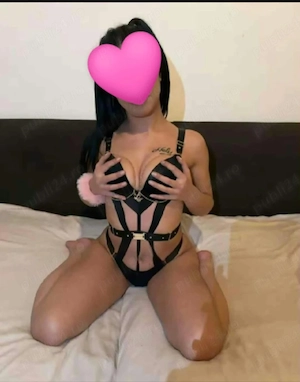 Alexia nouă , brunetă sexy 