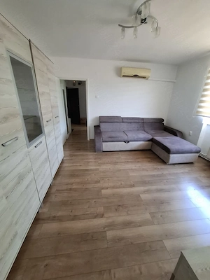 Închiriez apartament cu 2camere,etaj intermediar  - imagine 4