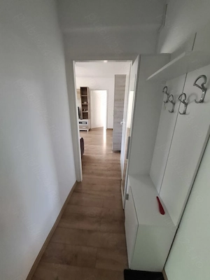 Închiriez apartament cu 2camere,etaj intermediar  - imagine 8