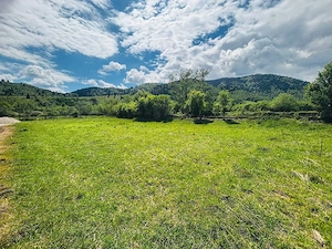 Vand teren intravilan Retezat