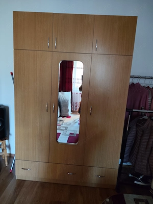 Sifonier stare foarte buna cu 3 uși.