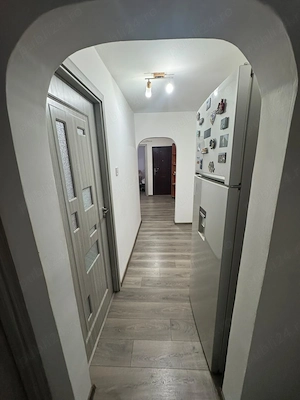 Vând apartament cu 3 camere decomandate, situat în Cartierul Jiu din Balș, peste strada de Spital, î - imagine 4