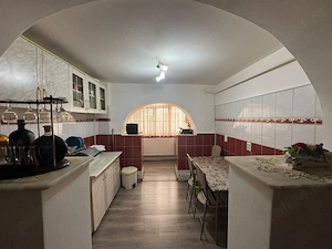 Vând apartament cu 3 camere decomandate, situat în Cartierul Jiu din Balș, peste strada de Spital, î