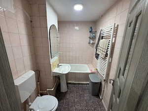 Vând apartament cu 3 camere decomandate, situat în Cartierul Jiu din Balș, peste strada de Spital, î - imagine 9